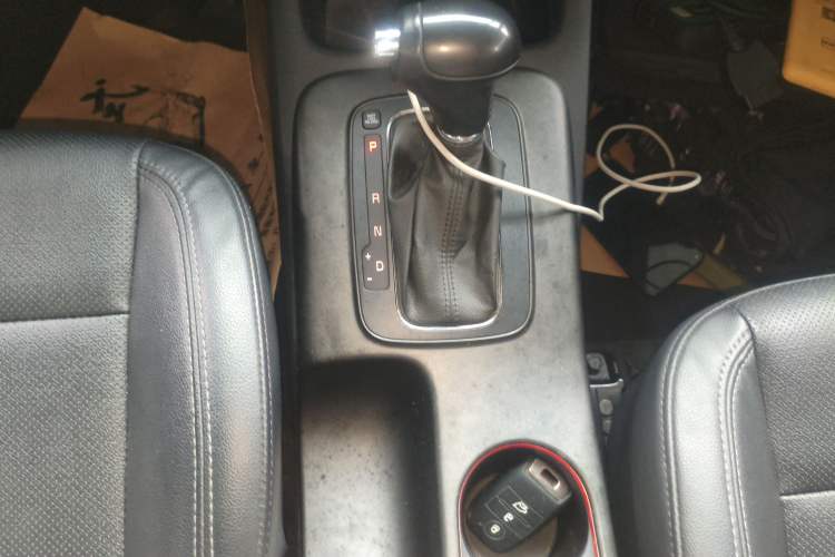 Used Kia K3 2015 1.6L Automatic DLX Gear Lever