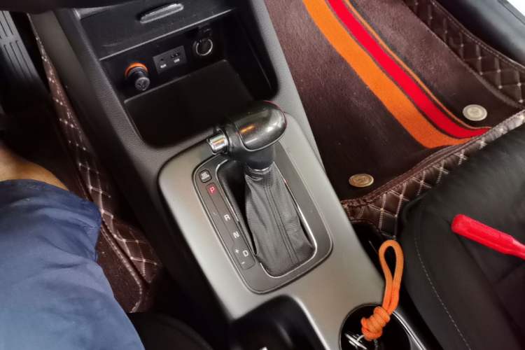 Used Kia K3 2015 1.6L Automatic GLS Gear Lever