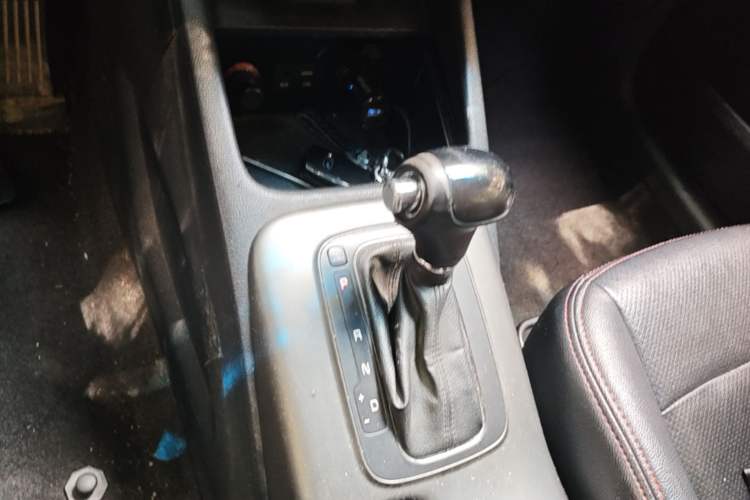Used Kia K3 2015 1.6L Automatic GLS Gear Lever