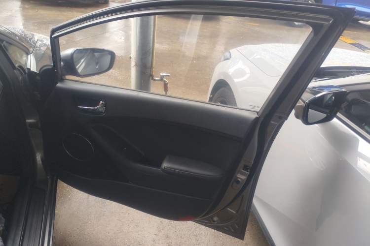 Used Kia K3 2015 1.6L Automatic DLX Right Front Door Interior