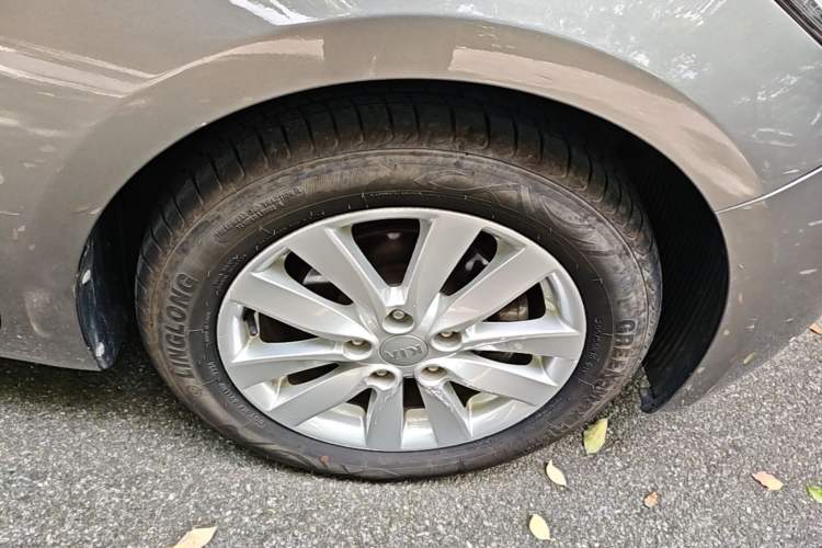 Used Kia K3 2015 1.6L Automatic GLS Right Front Wheel Hub
