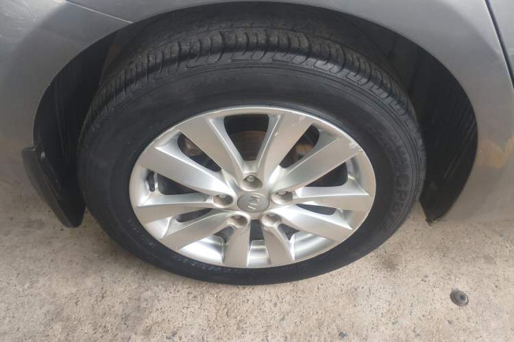 Used Kia K3 2015 1.6L Automatic DLX Right Rear Wheel Hub