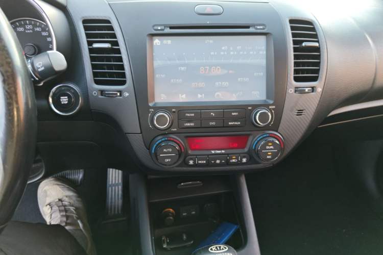 Used Kia K3 2015 1.6L Automatic DLX Audio And AC Panel