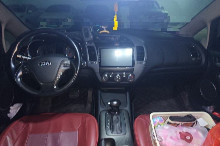 Used Kia K3 2015 1.6L Automatic GLS Center Console