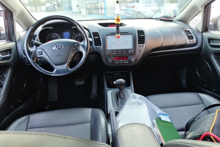 Used Kia K3 2015 1.6L Automatic DLX Center Console