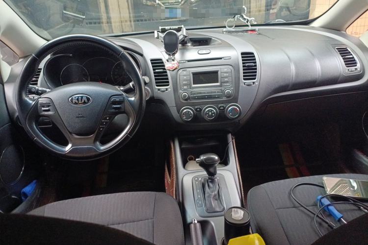 Used Kia K3 2015 1.6L Automatic GLS Center Console