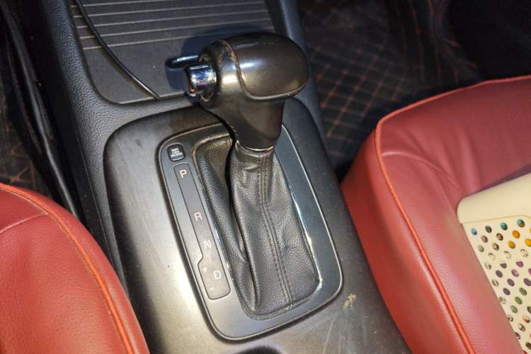 Used Kia K3 2015 1.6L Automatic GLS Gear Lever