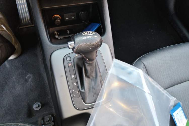 Used Kia K3 2015 1.6L Automatic DLX Gear Lever