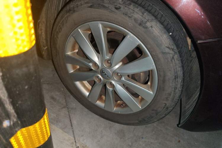 Used Kia K3 2015 1.6L Automatic GLS Right Front Wheel Hub