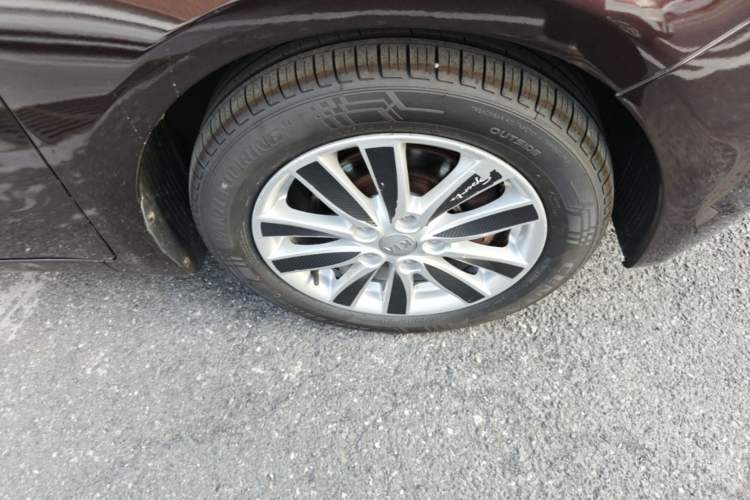 Used Kia K3 2015 1.6L Automatic DLX Right Front Wheel Hub