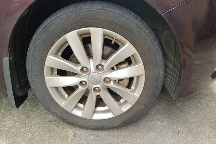 Used Kia K3 2015 1.6L Automatic GLS Right Front Wheel Hub