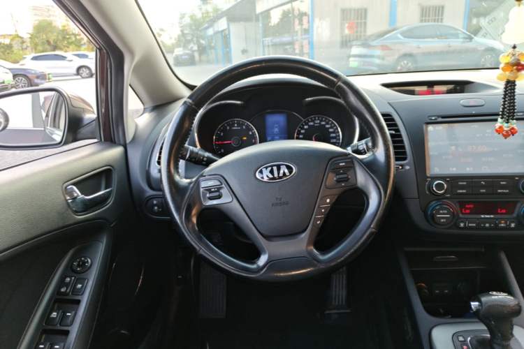 Used Kia K3 2015 1.6L Automatic DLX Steering Wheel