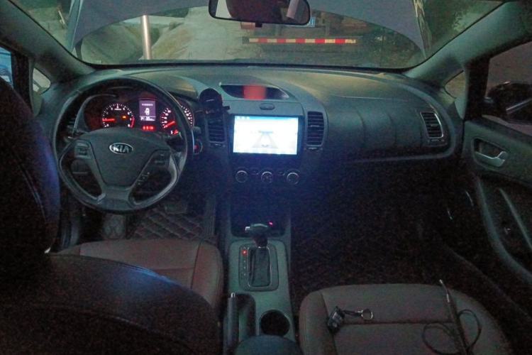 Used Kia K3 2015 1.6L Automatic GLS Center Console