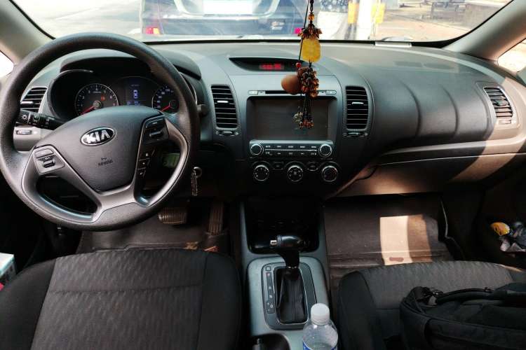 Used Kia K3 2015 1.6L Automatic GL Center Console