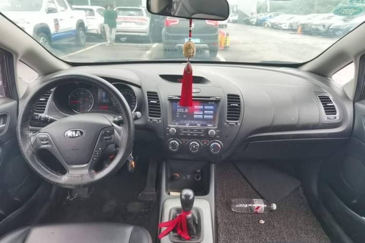 Used Kia K3 2015 1.6L Manual GL Center Console