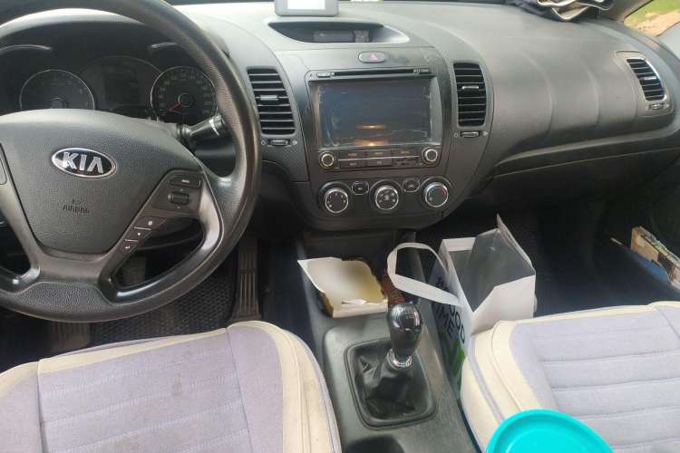 Used Kia K3 2015 1.6L Manual GL Center Console