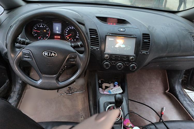 Used Kia K3 2015 1.6L Manual GL Center Console