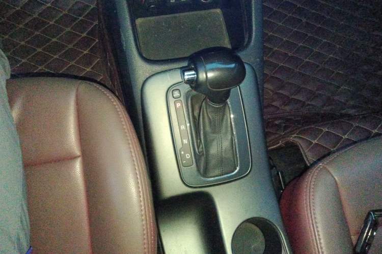 Used Kia K3 2015 1.6L Automatic GLS Gear Lever