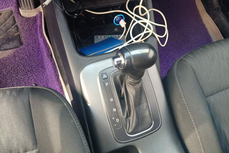 Used Kia K3 2015 1.6L Automatic GLS Gear Lever