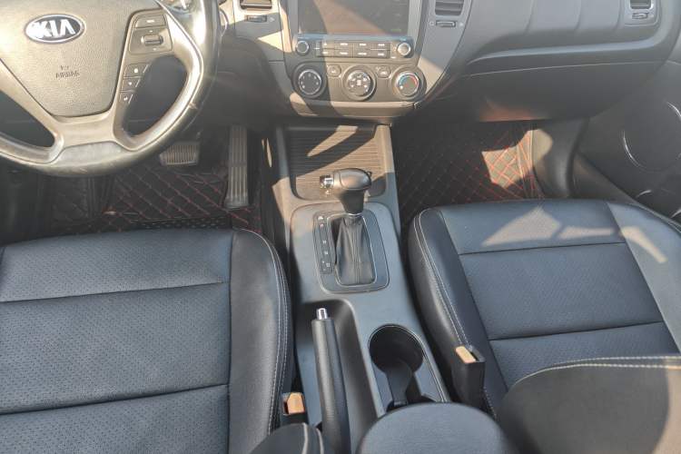 Used Kia K3 2015 1.6L Automatic GLS Gear Lever