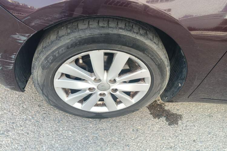 Used Kia K3 2015 1.6L Automatic GLS Left Front Wheel Hub