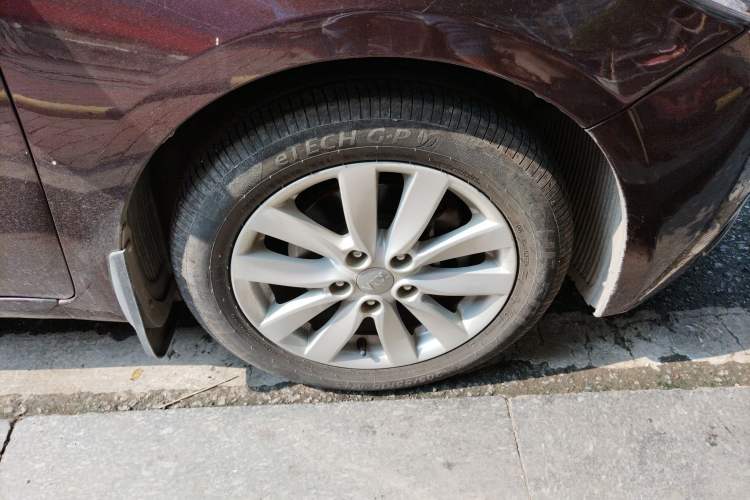 Used Kia K3 2015 1.6L Automatic GL Right Front Wheel Hub