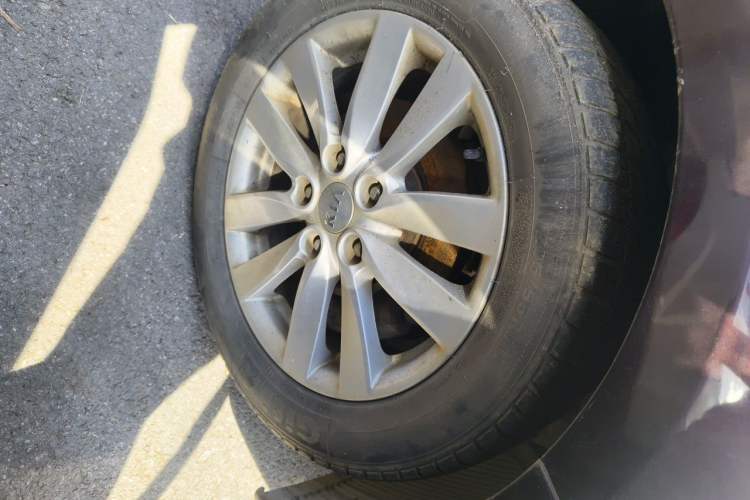 Used Kia K3 2015 1.6L Manual GLS Right Front Wheel Hub