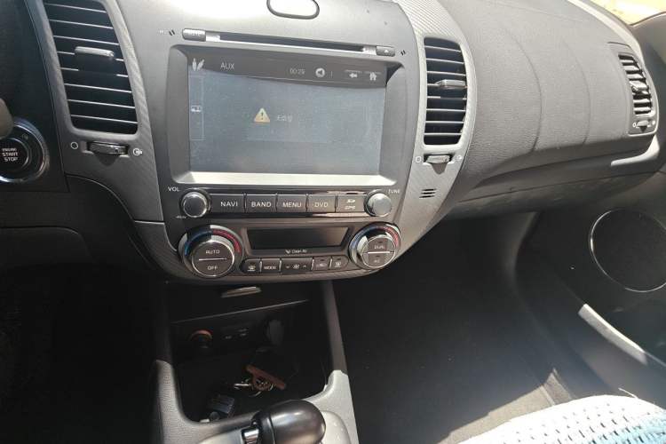 Used Kia K3 2015 1.6L Automatic DLX Audio And AC Panel