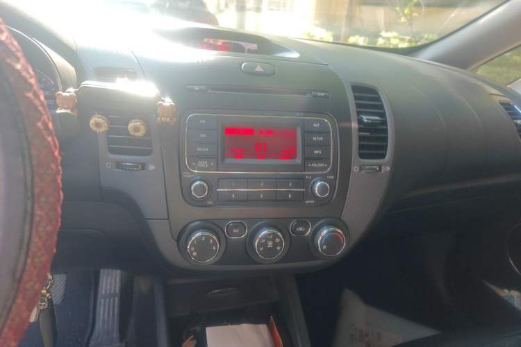 Used Kia K3 2015 1.6L Manual GLS Audio And AC Panel