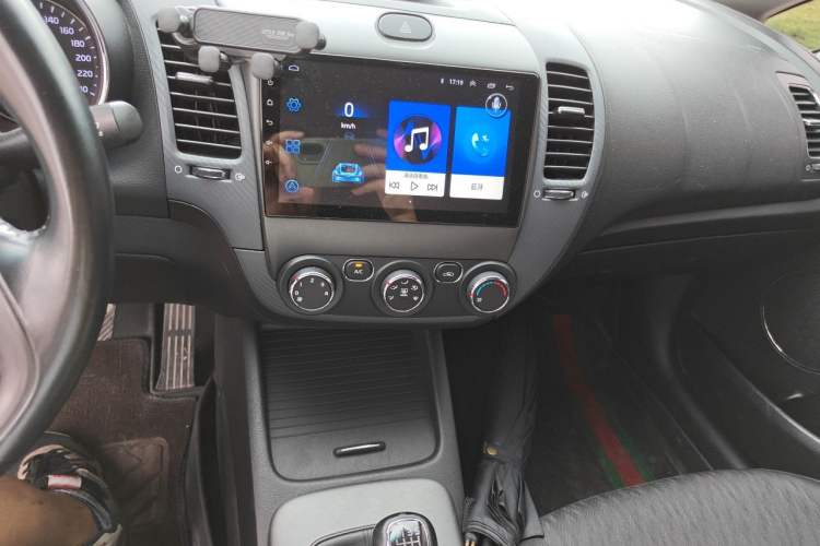 Used Kia K3 2015 1.6L Manual GLS Audio And AC Panel