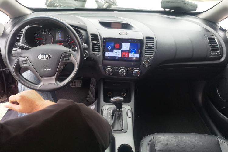 Used Kia K3 2015 1.6L Automatic GLS Center Console