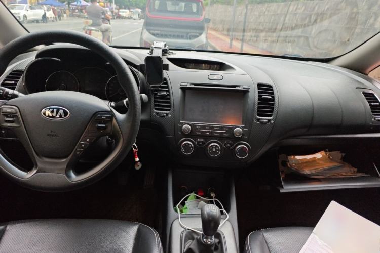 Used Kia K3 2015 1.6L Manual GL Center Console