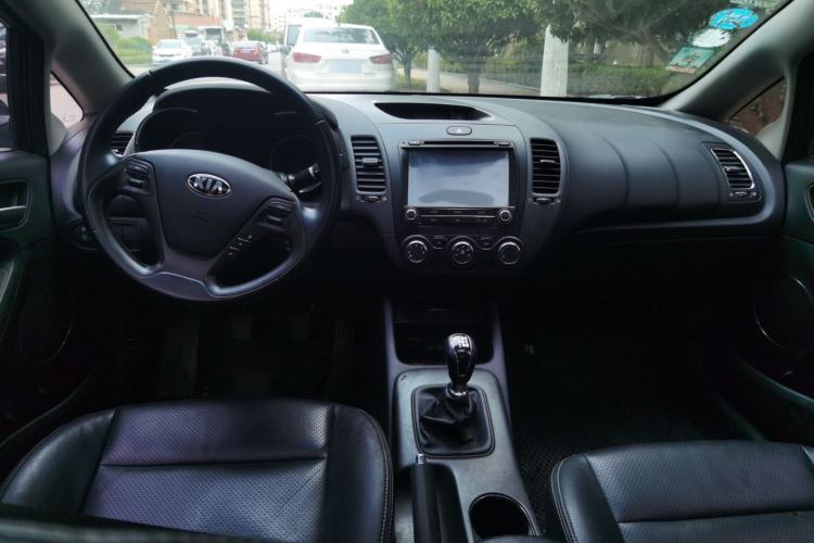 Used Kia K3 2015 1.6L Manual GLS Center Console