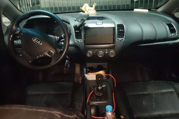 Used Kia K3 2015 1.6L Manual GL Center Console