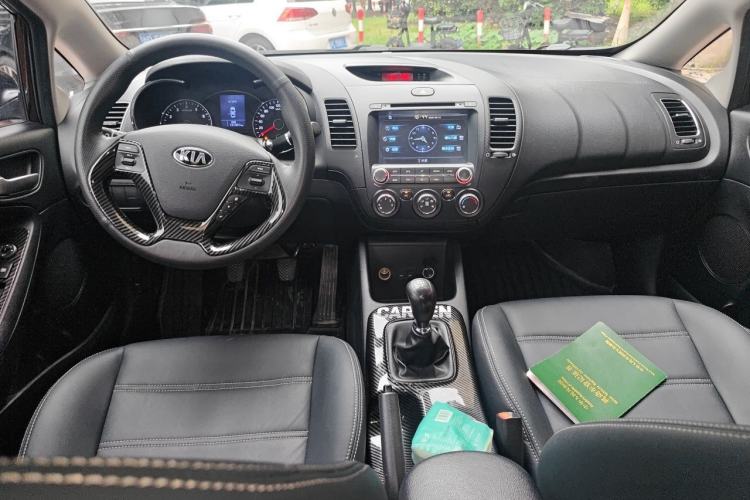 Used Kia K3 2015 1.6L Manual GL Center Console