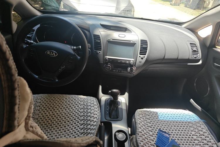 Used Kia K3 2015 1.6L Automatic DLX Center Console