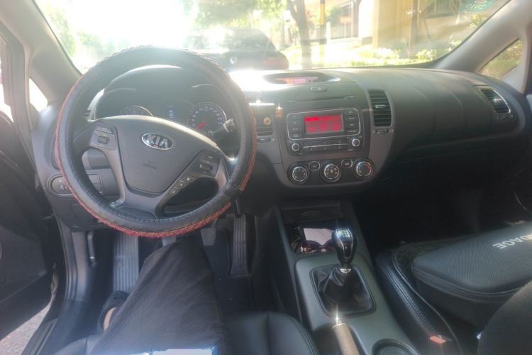 Used Kia K3 2015 1.6L Manual GLS Center Console