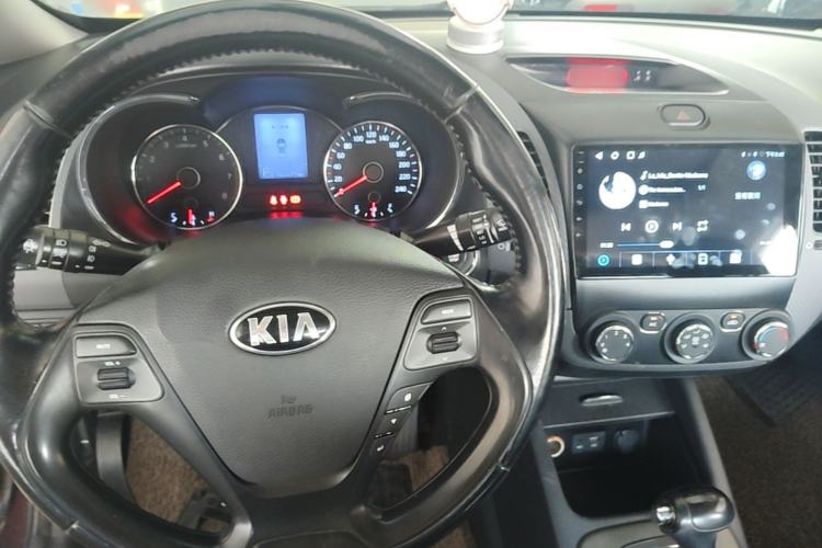 Used Kia K3 2015 1.6L Automatic GLS Center Console