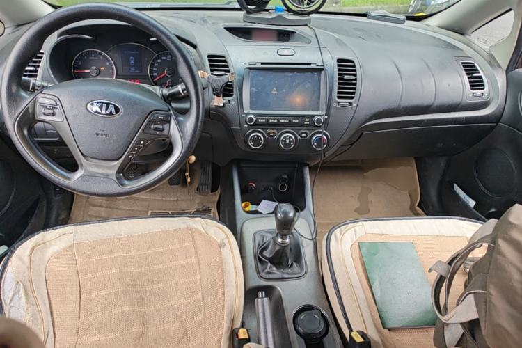 Used Kia K3 2015 1.6L Manual GL Center Console