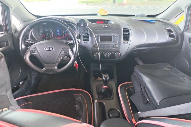 Used Kia K3 2015 1.6L Manual GLS Center Console