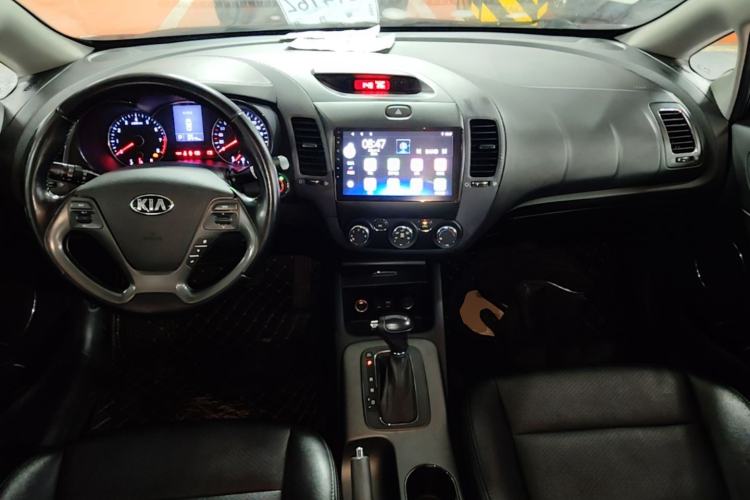 Used Kia K3 2015 1.6L Automatic GLS Center Console