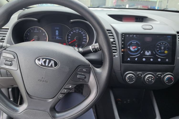 Used Kia K3 2015 1.6L Manual GL Center Console