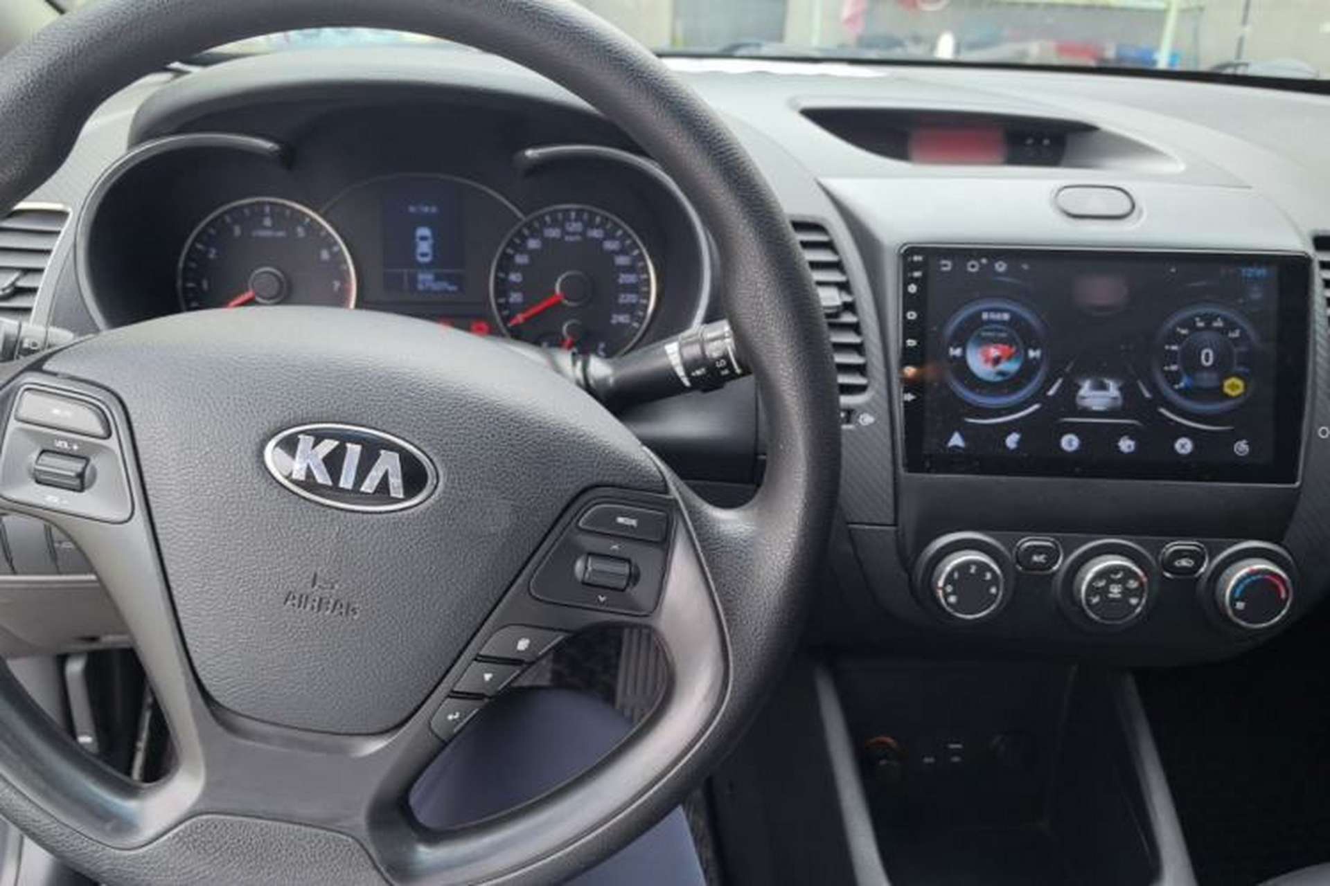 Used Kia K3 2015 1.6L Manual GL Center Console