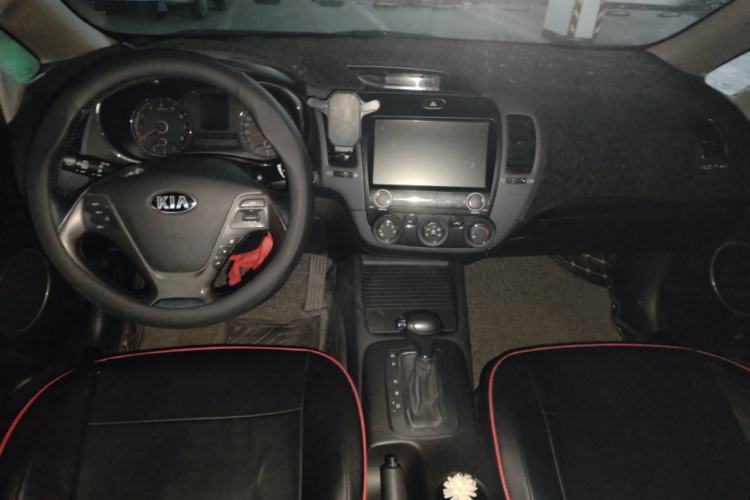 Used Kia K3 2015 1.6L Automatic GLS Center Console