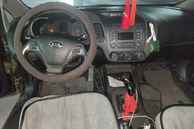 Used Kia K3 2015 1.6L Manual GLS Center Console