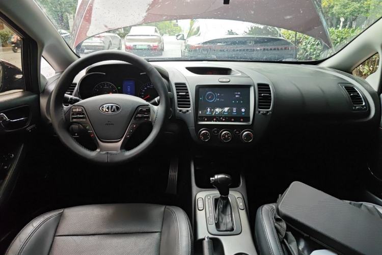 Used Kia K3 2015 1.6L Automatic GLS Center Console
