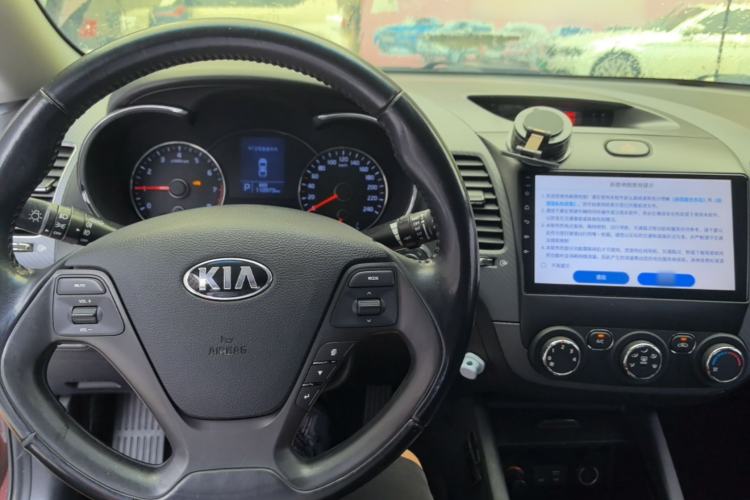 Used Kia K3 2015 1.6L Automatic GLS Center Console