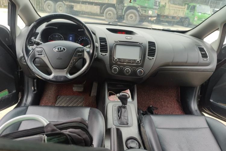 Used Kia K3 2015 1.6L Automatic GLS Center Console