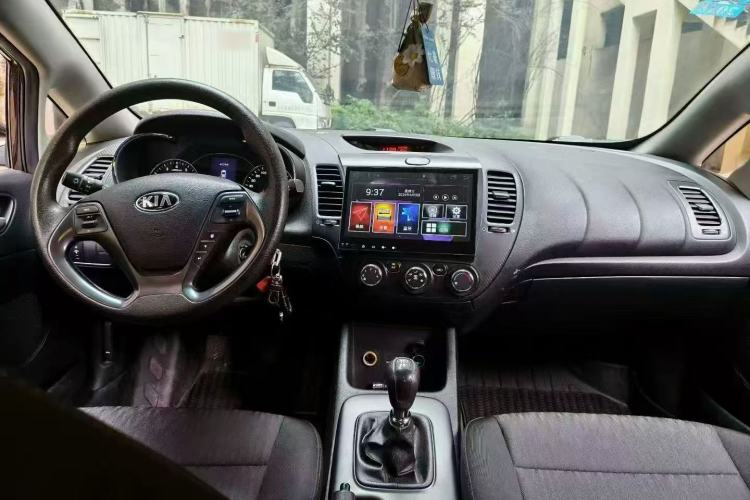 Used Kia K3 2015 1.6L Manual GL Center Console