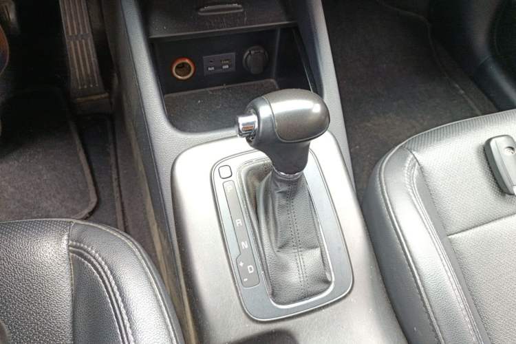 Used Kia K3 2015 1.6L Automatic DLX Gear Lever
